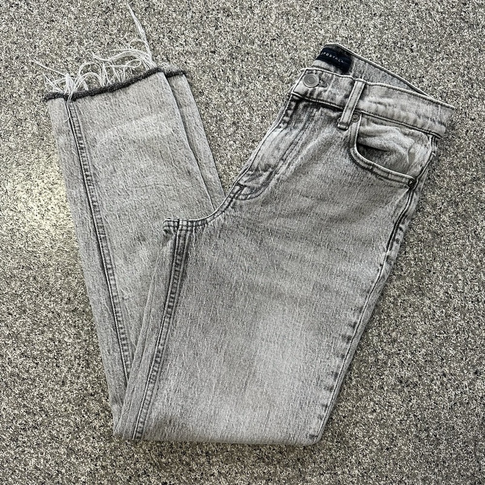 Aeropostale Jeans Womens 2 26x28 High Rise Mom Jean Aero Raw Hem Gray